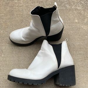 Donated


Chinese laundry booties (the black scuff wipes off with a wet cloth)